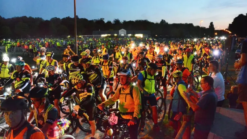 Les vététistes de la Nuit des Roys à Amboise sont prêts au départ